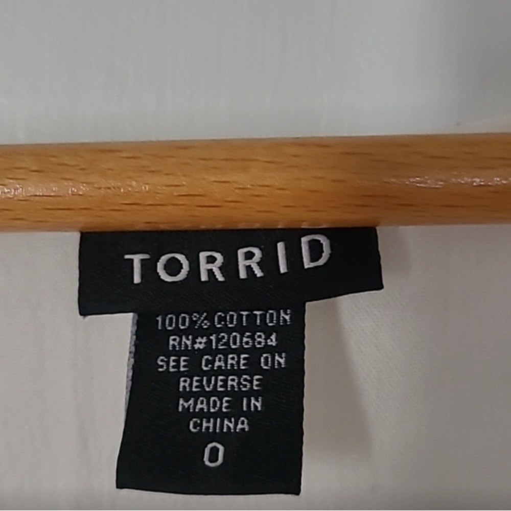 Torrid Lace Inset top - Picture 5 of 5